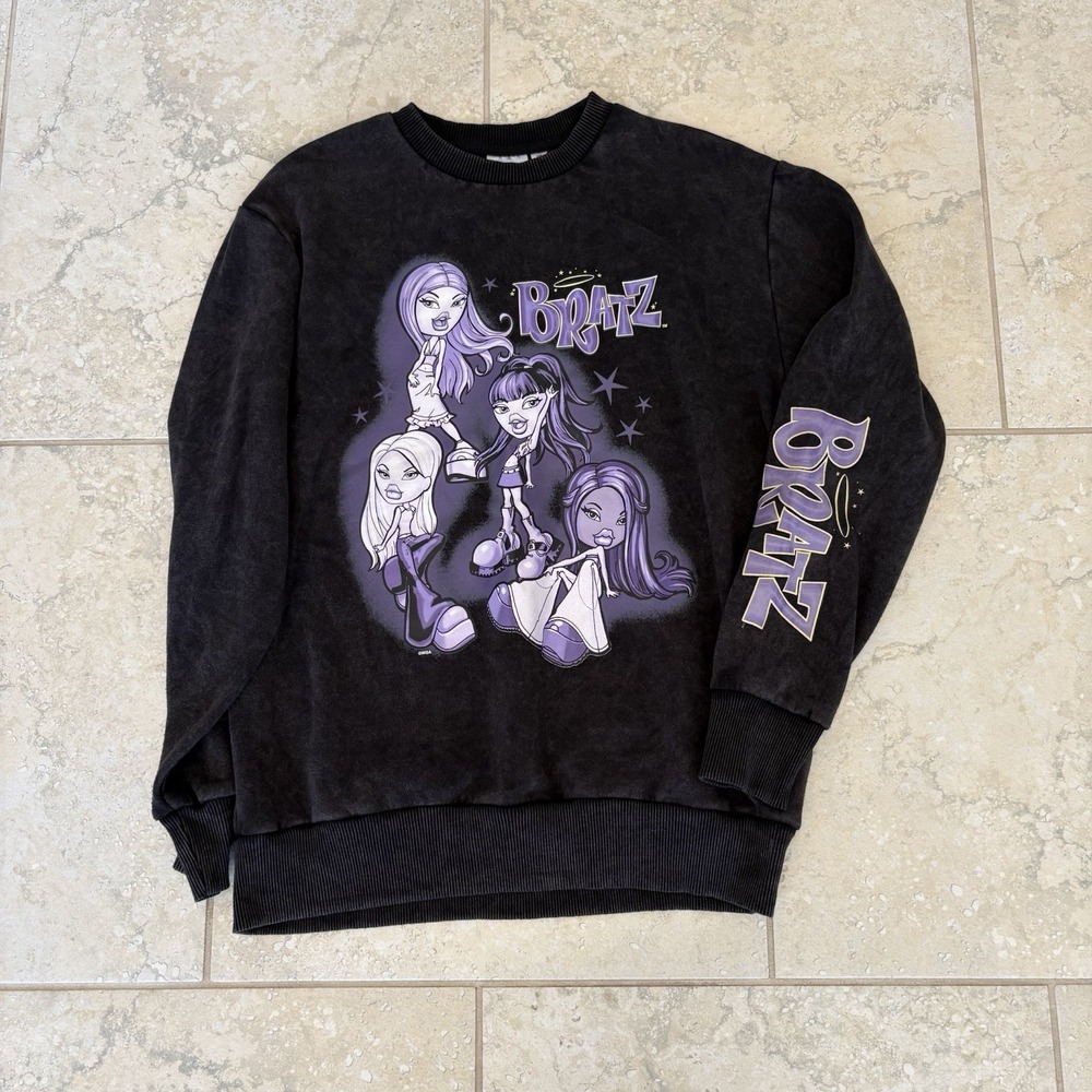 Bratz Black Pullover Sweatshirt Graphic Print Women's Regular Long Sleeve